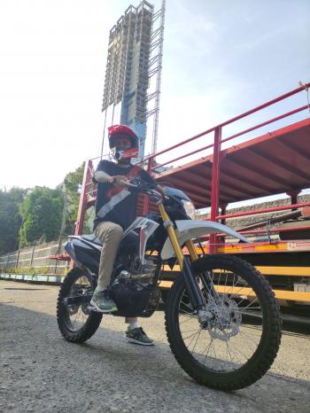 Warunk Sparepart Beri Diskon Helm Suka-Suka